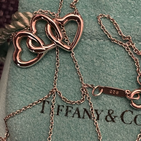 Tiffany & Co triple heart necklace - Picture 4 of 7